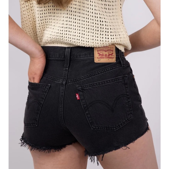 Levi’s 501 black cut off shorts - Picture 3 of 7